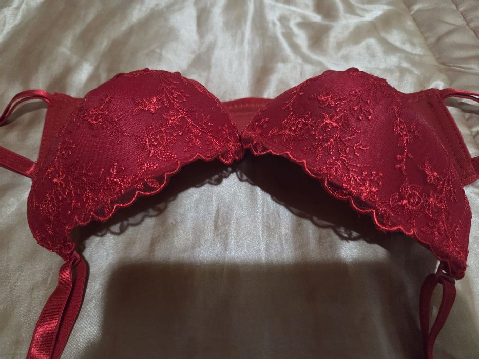 Set sutien și chiloți roșu nou mărime S-M