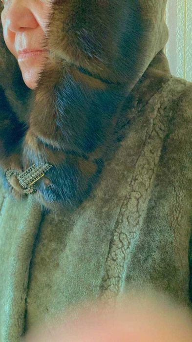 Шуба Мутон с норковым капюшоном ! продам