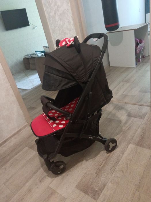 Коляска летняя. Есть чехол. Складывается.