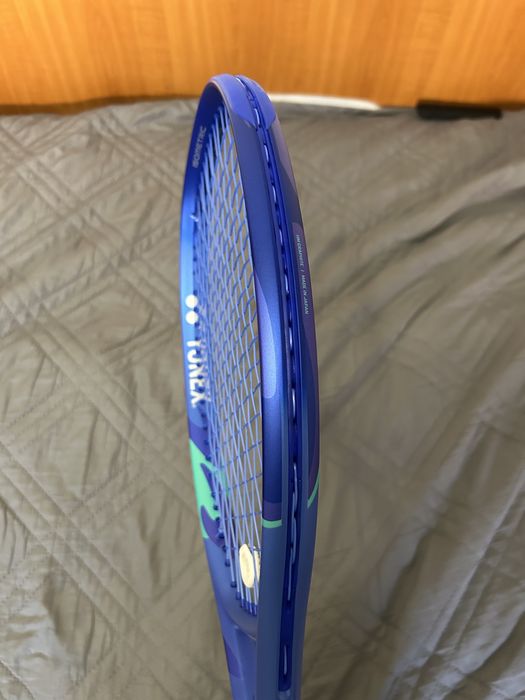 Тенис ракета Yonex Ezone 100 2025/26 + Luxilon Savage нов