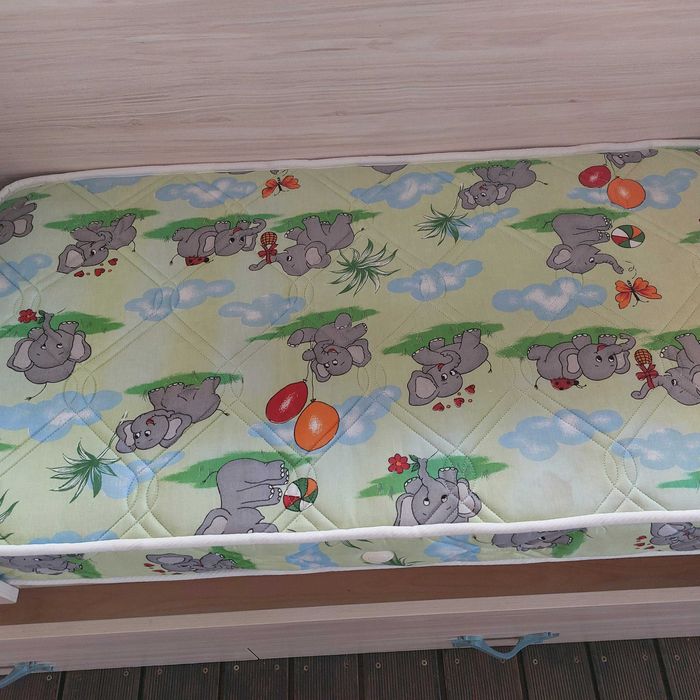 Дървено детско легло