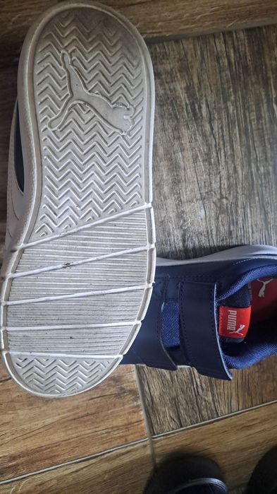 Adidasi puma 33 .