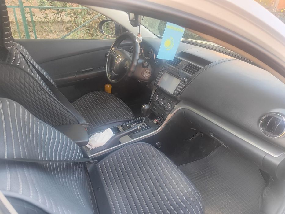 Мазда 6 ,2011 продам