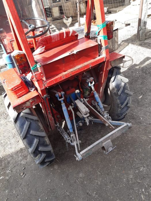 Vând Tractor cu căruță pentru lemne și remorcuță