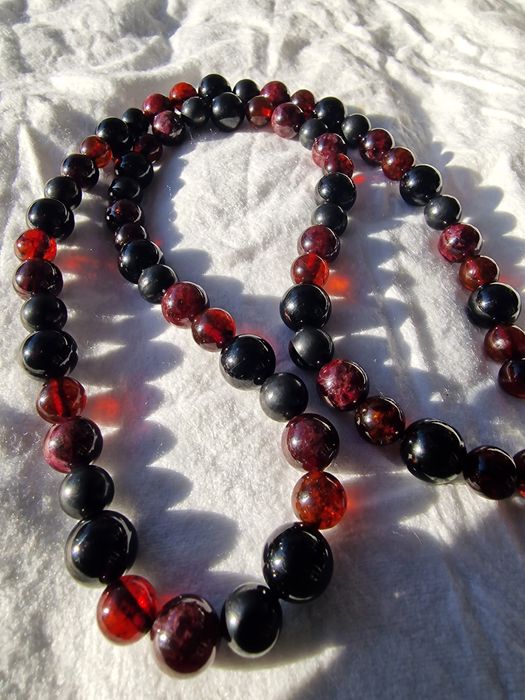 Огърлица от Черен Турмалин,Червен Гранат,Шунгит и Чери Кехлибар