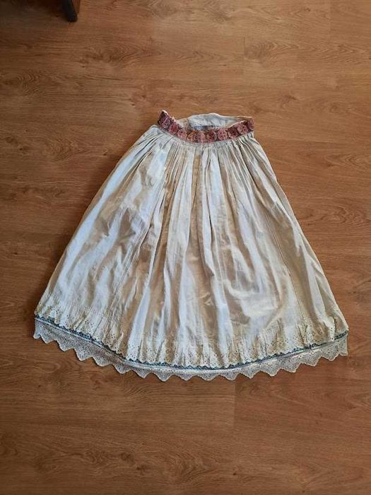 sumnă, sucnă, fustă din material tesut in casa