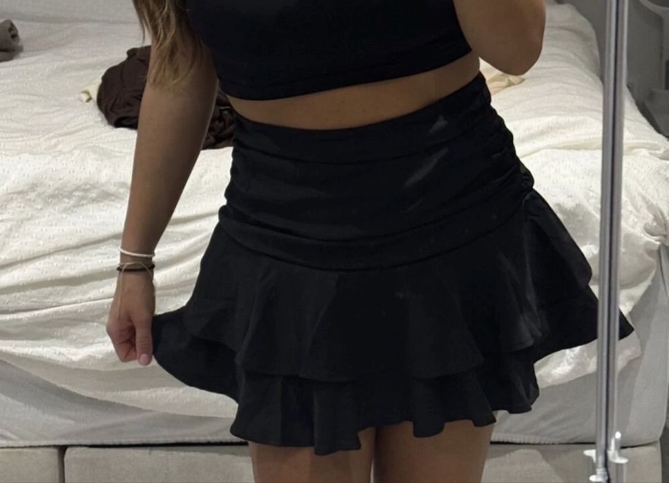 Черна поличка Zara