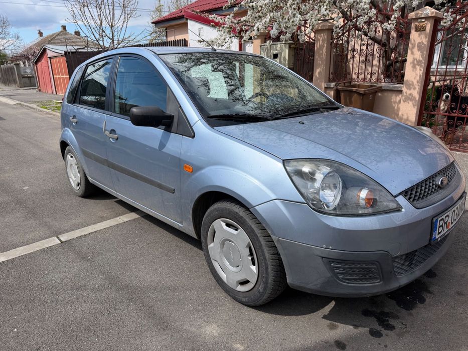 Vând mașina   Ford fiesta