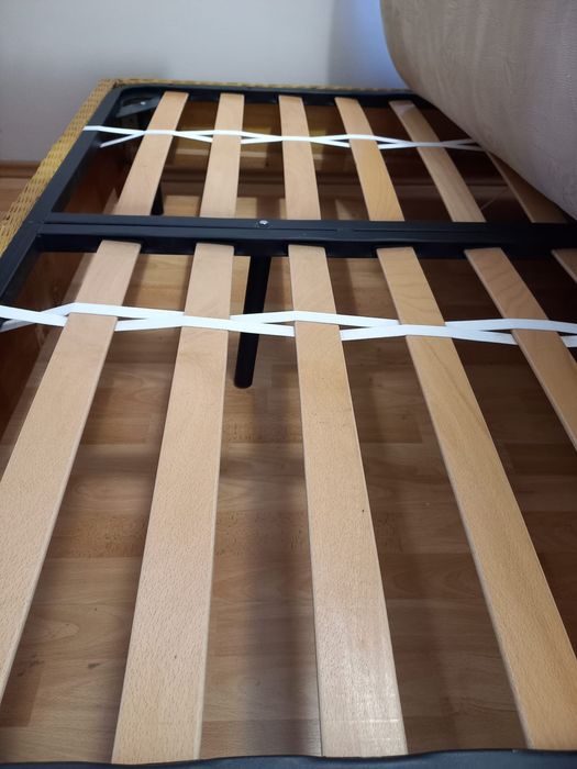 Vând pat cu somieră + saltea