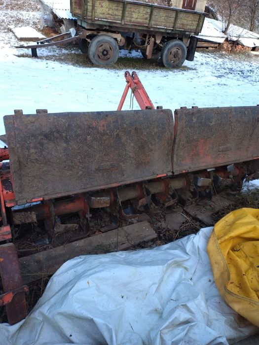 Vând remorcă 5t basculabilă și freză 2, 30 lățimea de lucru