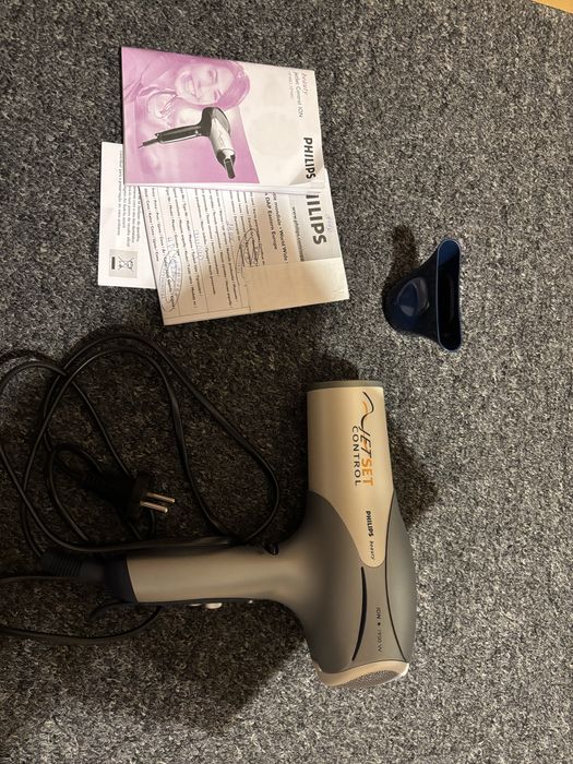 Сешоар PHILIPS l900w нов с гаранция