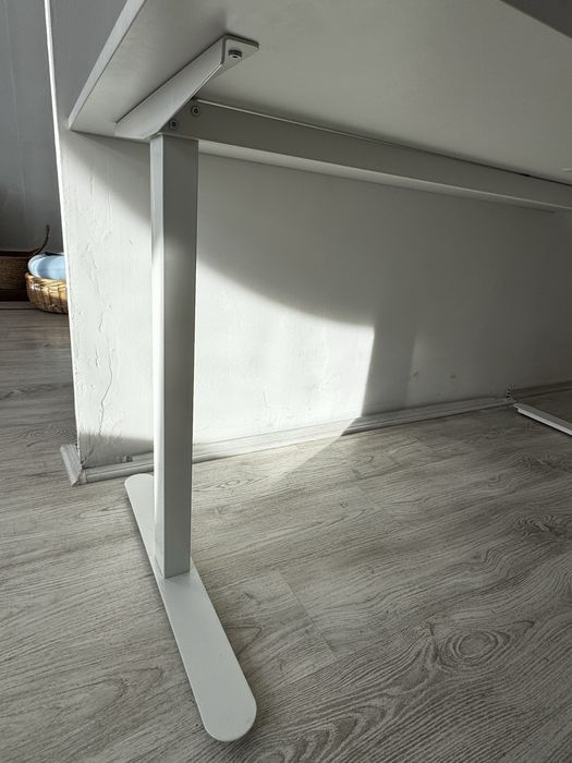 Vand bioru alb cu picioare metalice 80x160