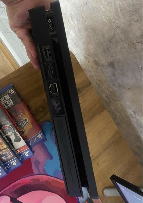 Ps 4 с дисками и официальными играми ,не взломан