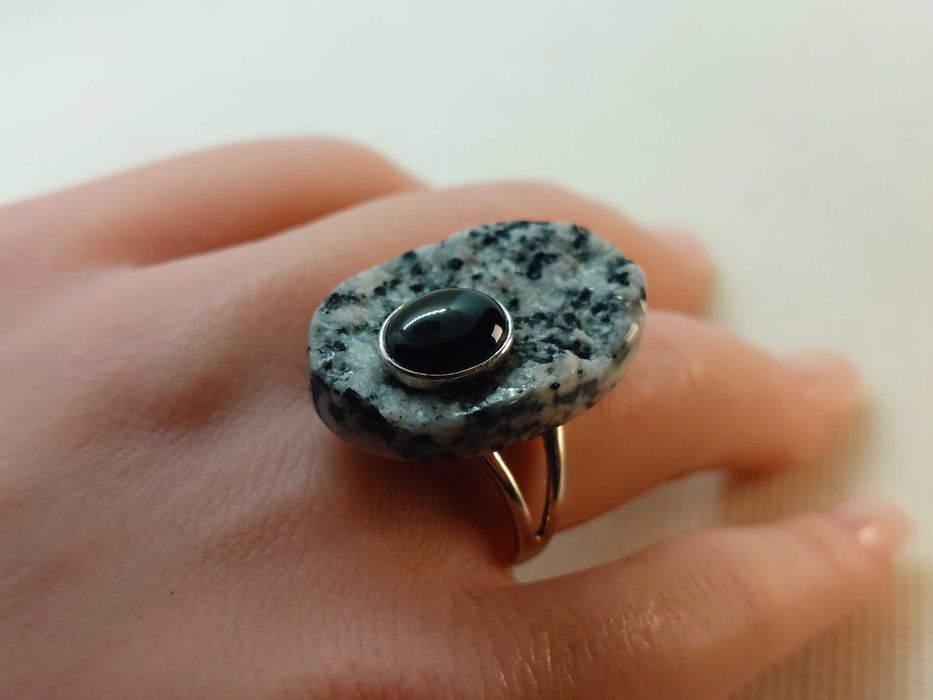 Set inel + pandantiv din argint cu piatră alb-negru și onix