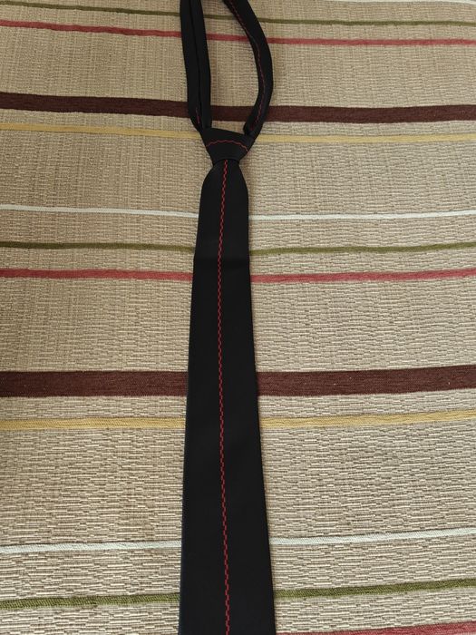 Мъжки костюм сако р-р 56, панталон р-р 58 и риза L, вратовръзка бонус