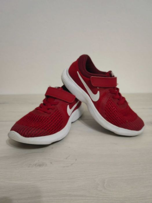 Маратонки NIKE Revolution 4