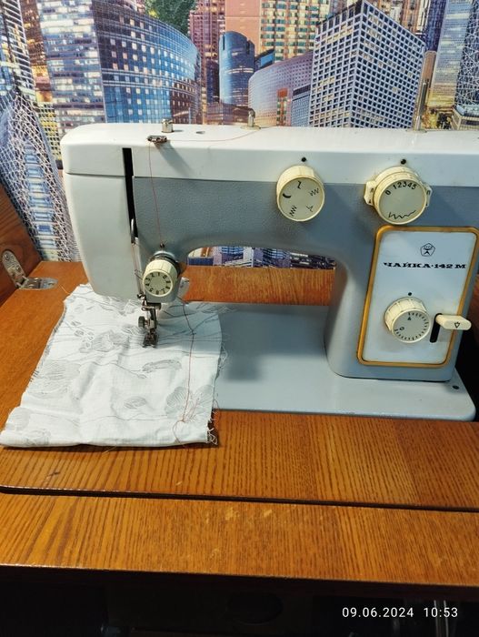 Швейная машина Чайка
