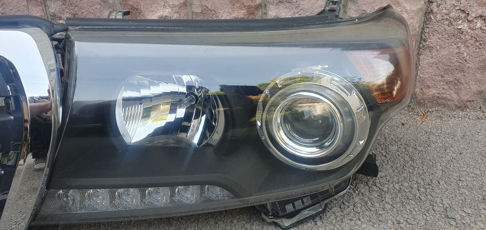 Фары на Лэнд крузер 200