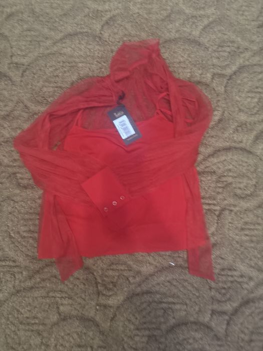 Продаю блузку женскую