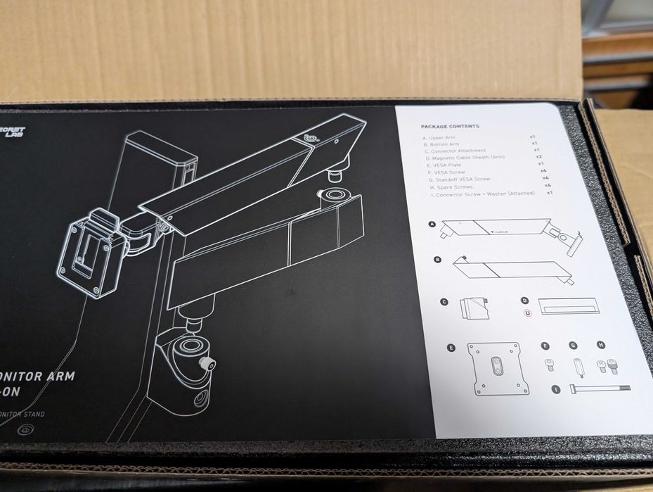 Monitor arm Secretlabs за до 4 монитора до 32" и 8кг, опции 1-3 лапи