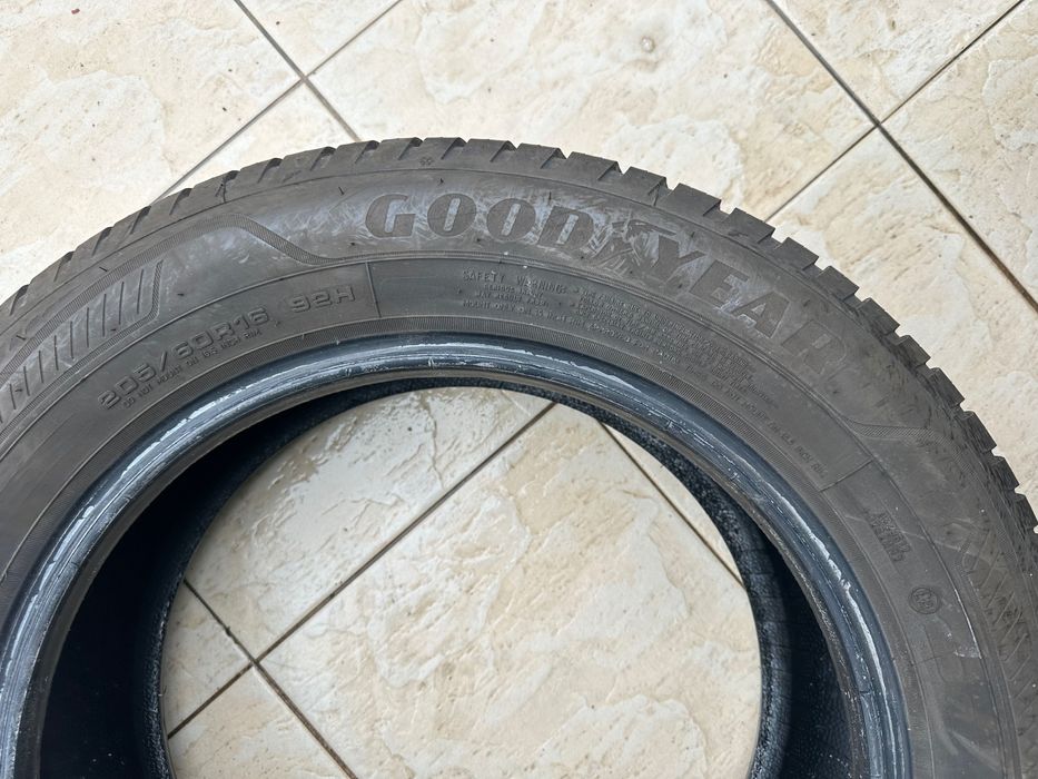 Гуми всесезонни гума 205/60/16” GOODYEAR Vector