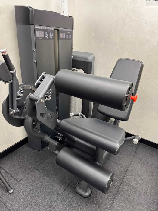 Комбиниран уред за предно и задно бедро