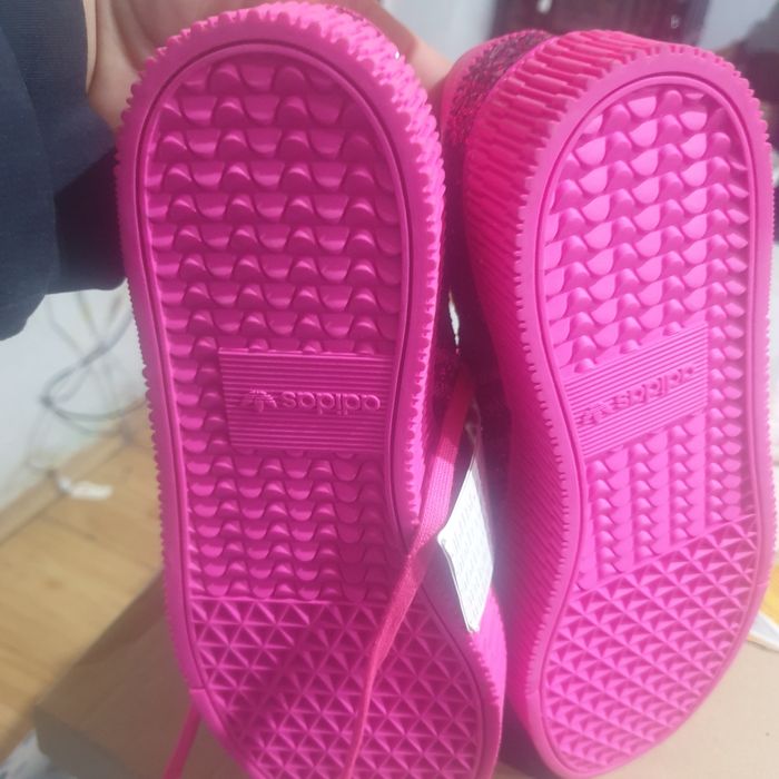 Vand adidași originali  nr 40 o singură pereche