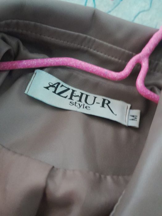 Продам стильный кожаный тренч.