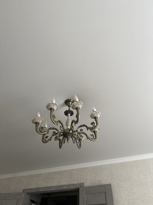 Продам люстру 20000