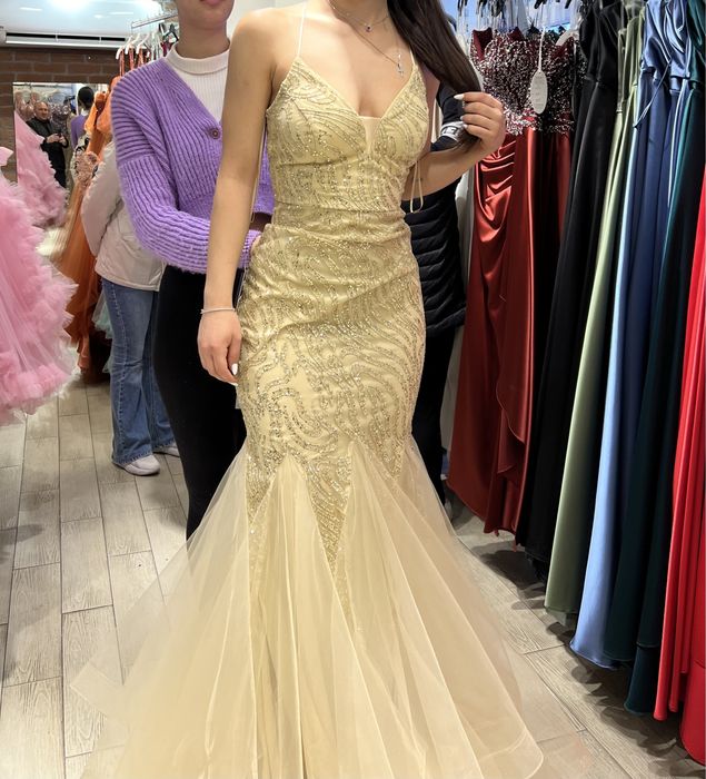 Абитуриентска рокла