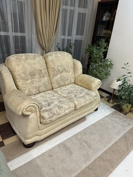 Продам двух местный диван