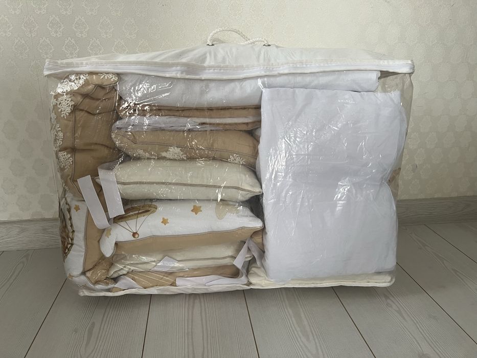 Продам комплект в кроватку