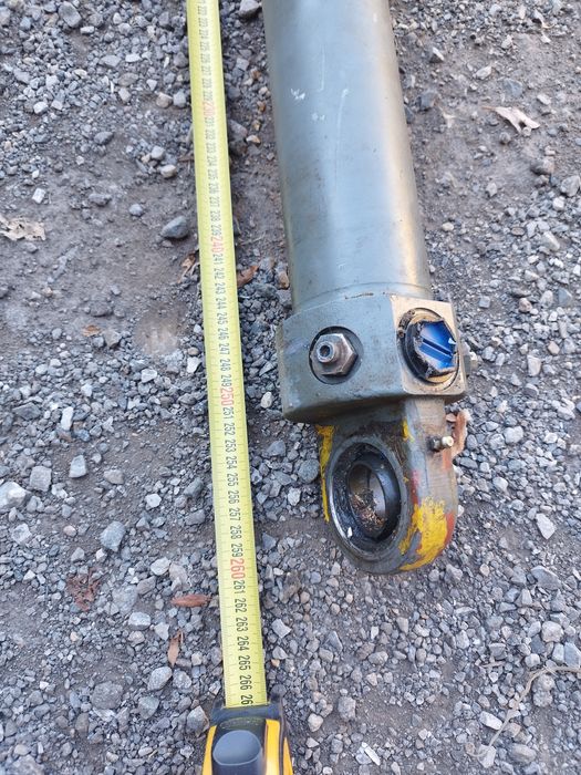 Продавам 2 бр. Тежкотоварни Хидравлични Цилиндри Rexroth Hydronorma (250 bar, ход 2250 mm)