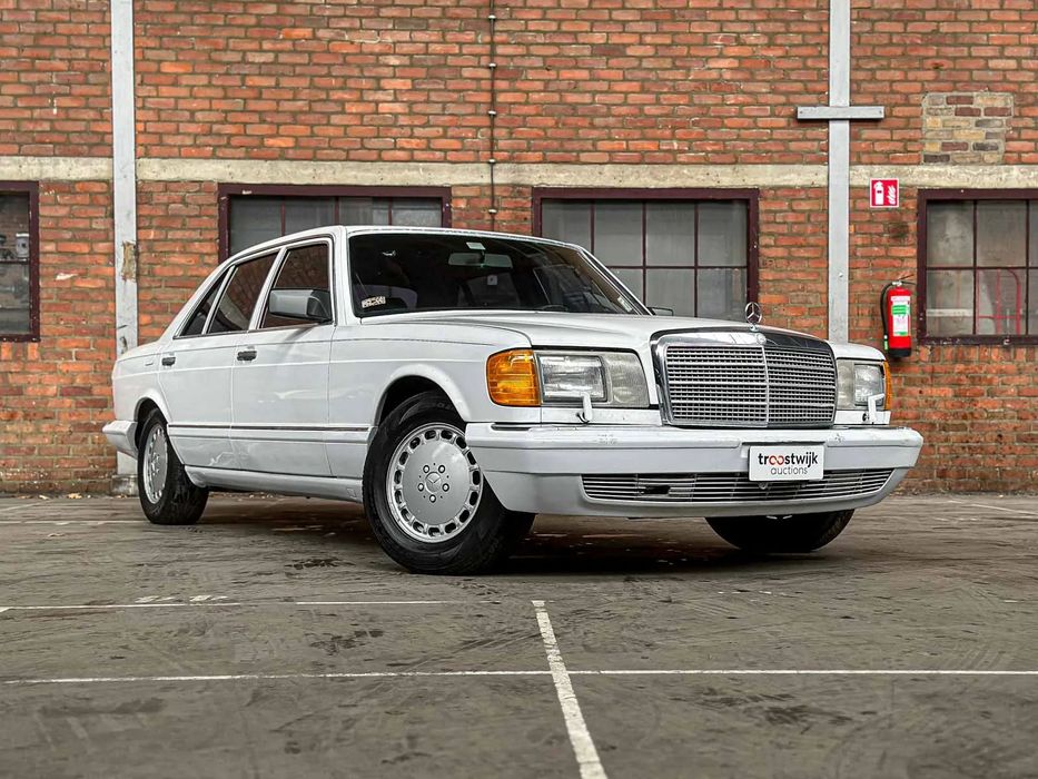 Mercedes-Benz 500 SEL Mercedes-Benz 560 SEL Sedan 4-Door 5.6 V8 SOHC 16v 1990