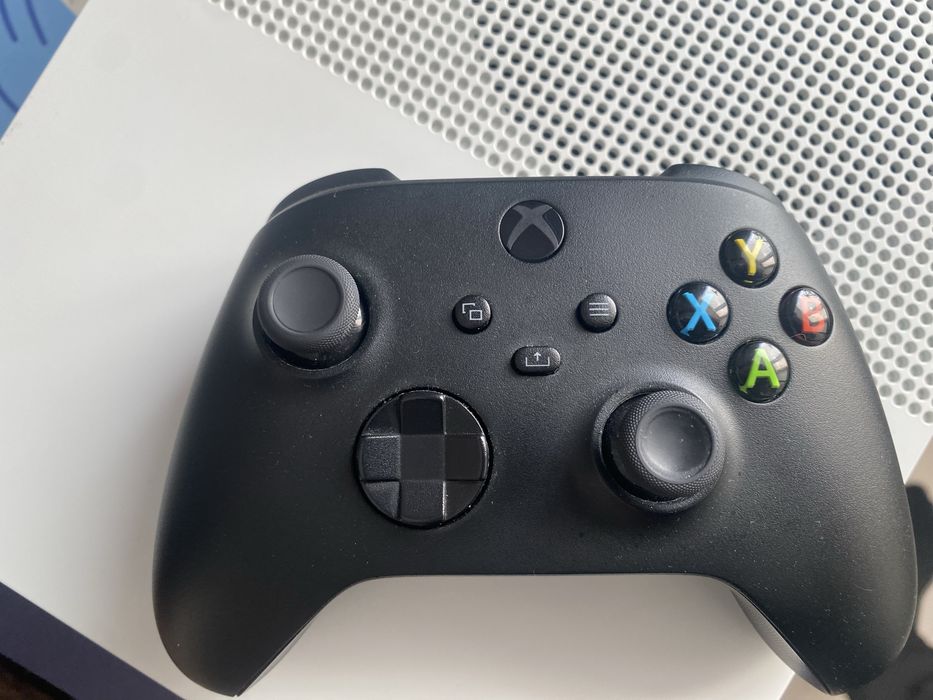Продам Xbox One S