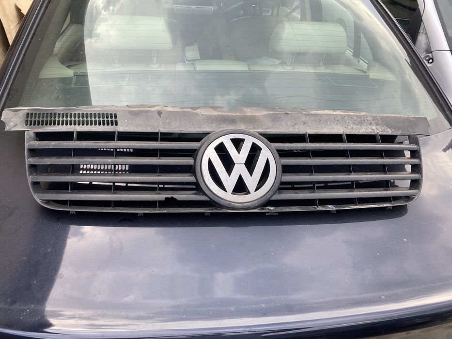 Grila Fata VW Transporter T5 Pret 250 lei mici defecte