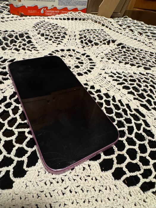 iPhone 16 с кутия