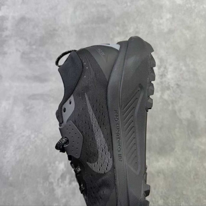 Продавам нови мъжки маратонки Nike ACG Zegama Trail all black