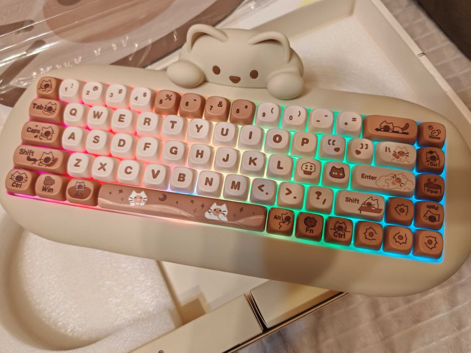 Yunzii C68 безжична механична клавиатура коте – RGB, за момичета и жени, нова