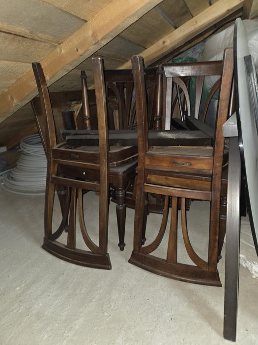 Masa cu 4 scaune lemn maro, 2 seturi