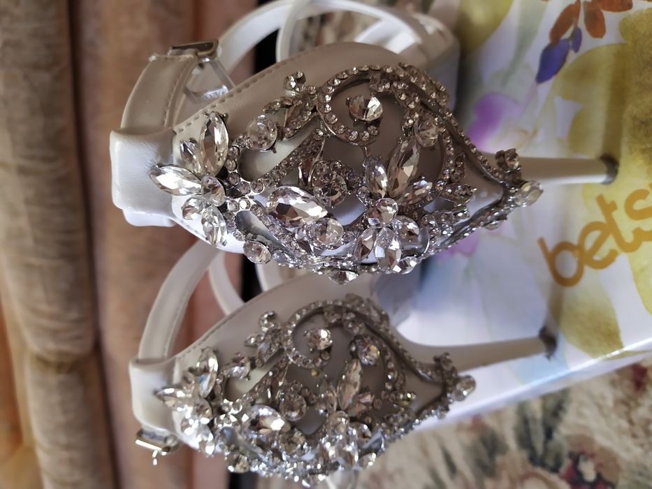 Свадебные белые туфли