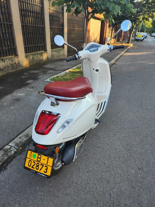Vespa Primavera 50 cc - culoare albă - stare excelentă - revizii la zi