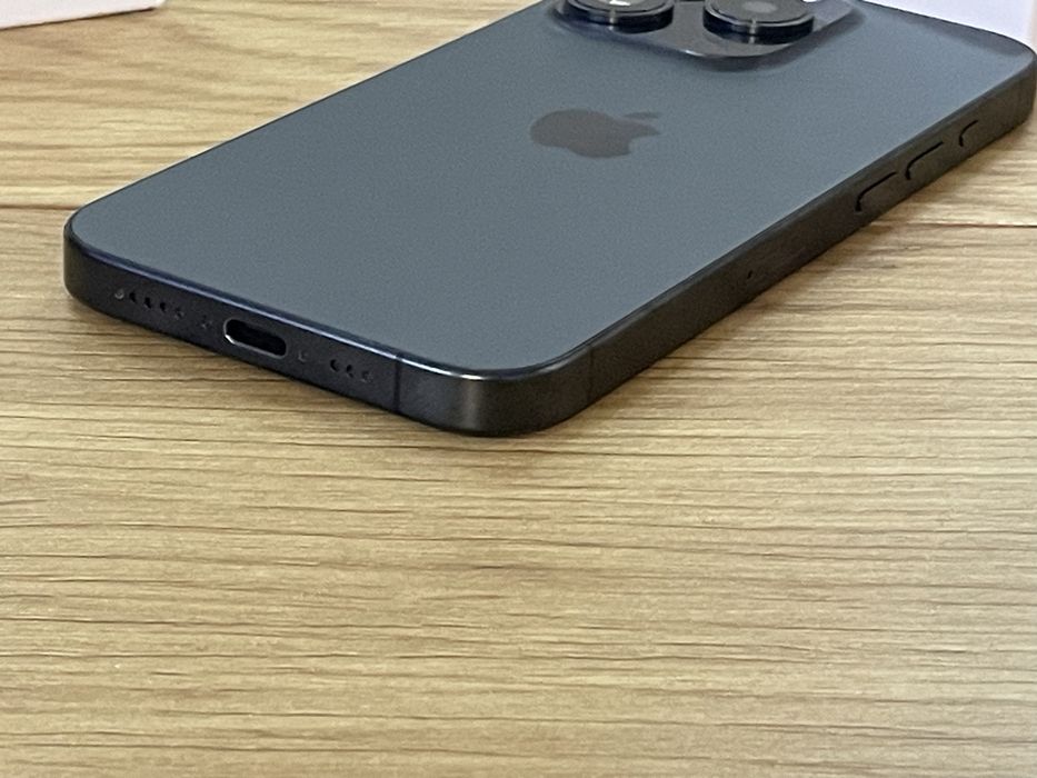 Бартер като нов iPhone 15 pro 256gb black 88%