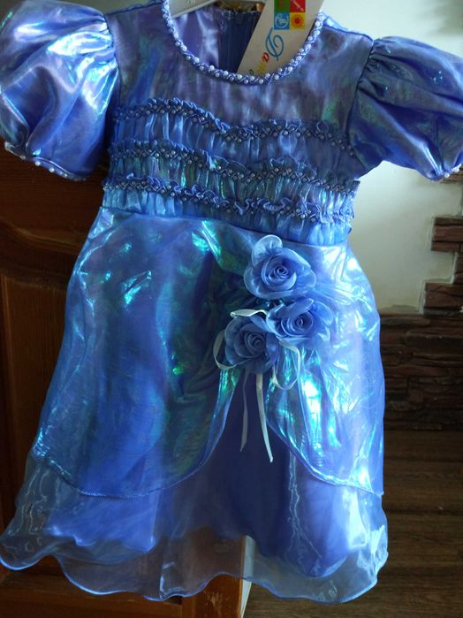 Платья новые 3,4,5 лет