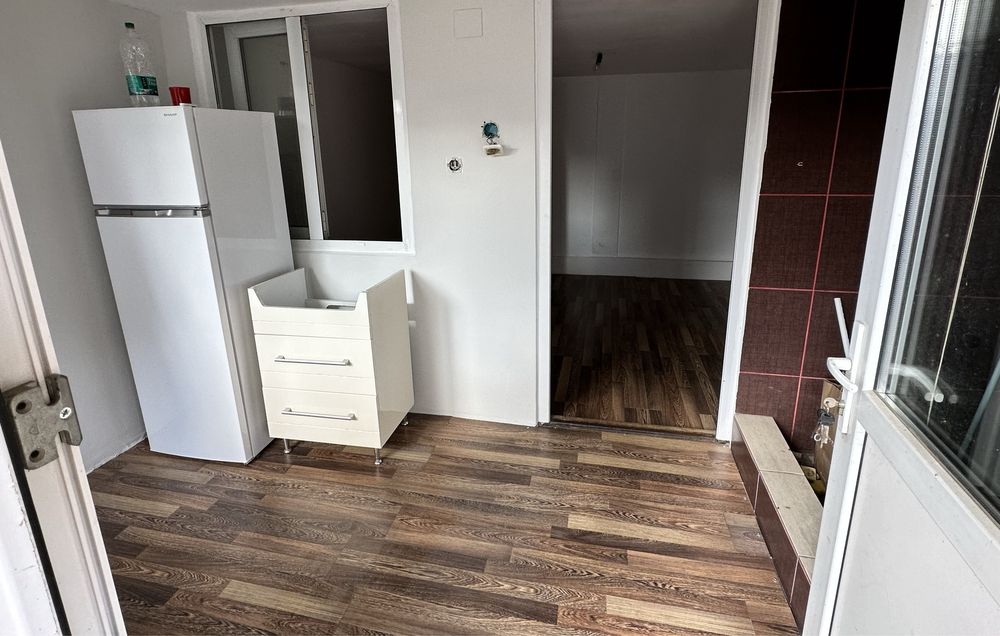 Camera la curte gen Garsoniera