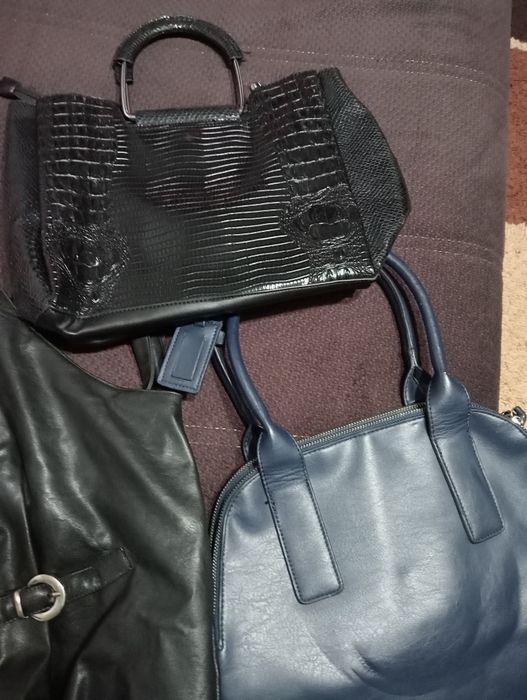 Vând 3 genti dama, modele foarte frumoase! Prețul este pentru toate 3