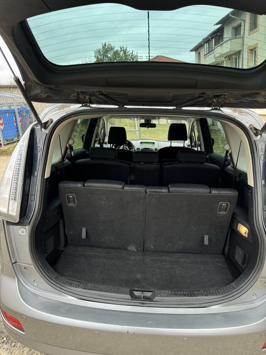 Vand mazda 5 cu 7 locuri