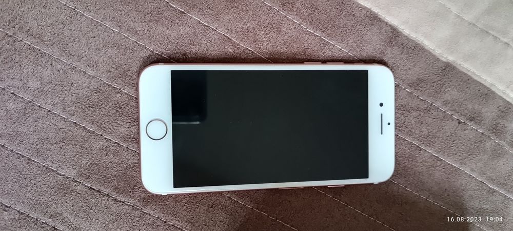 Телефон iPhone 7