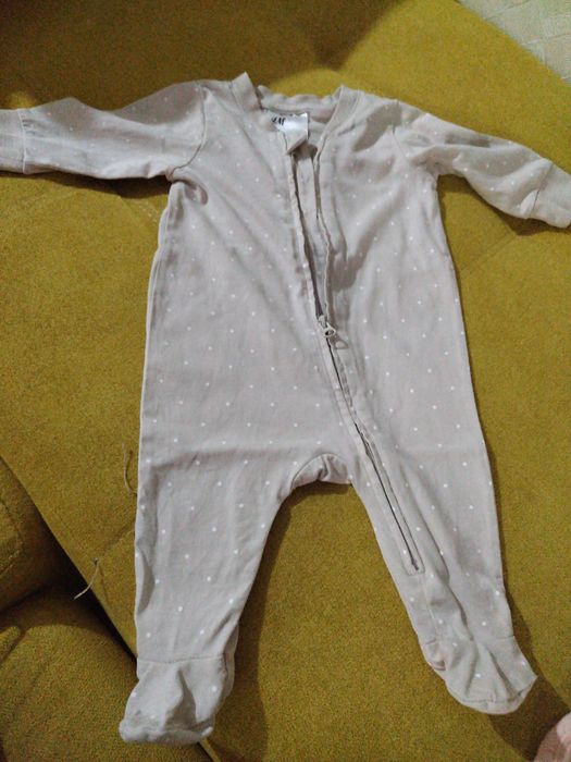 Set haine fetita, 0-3 luni, in conditii bune,pretul este pt tot lotul!