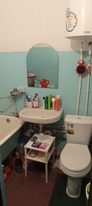 Срочно продам квартиру.1ком Чирчик 8мик.р Оксарой